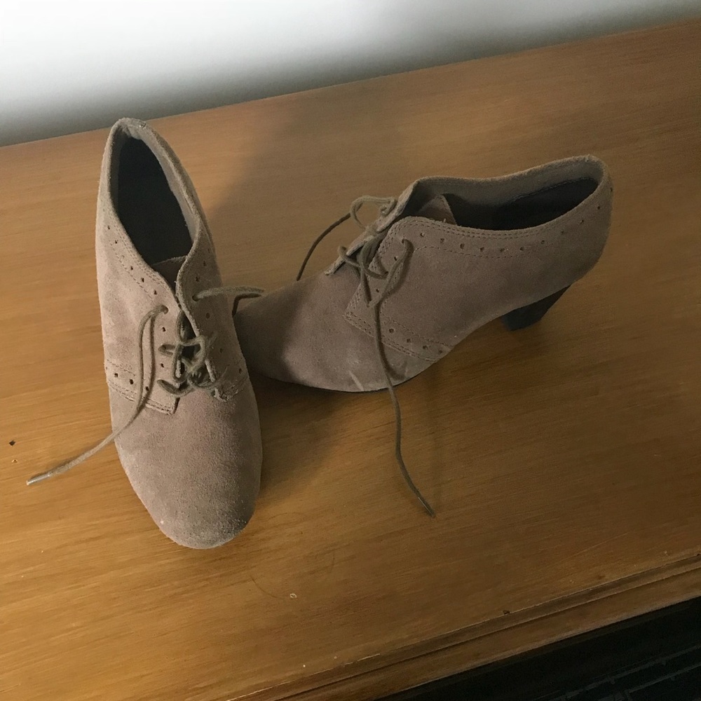 Clark’s tan tie up booties